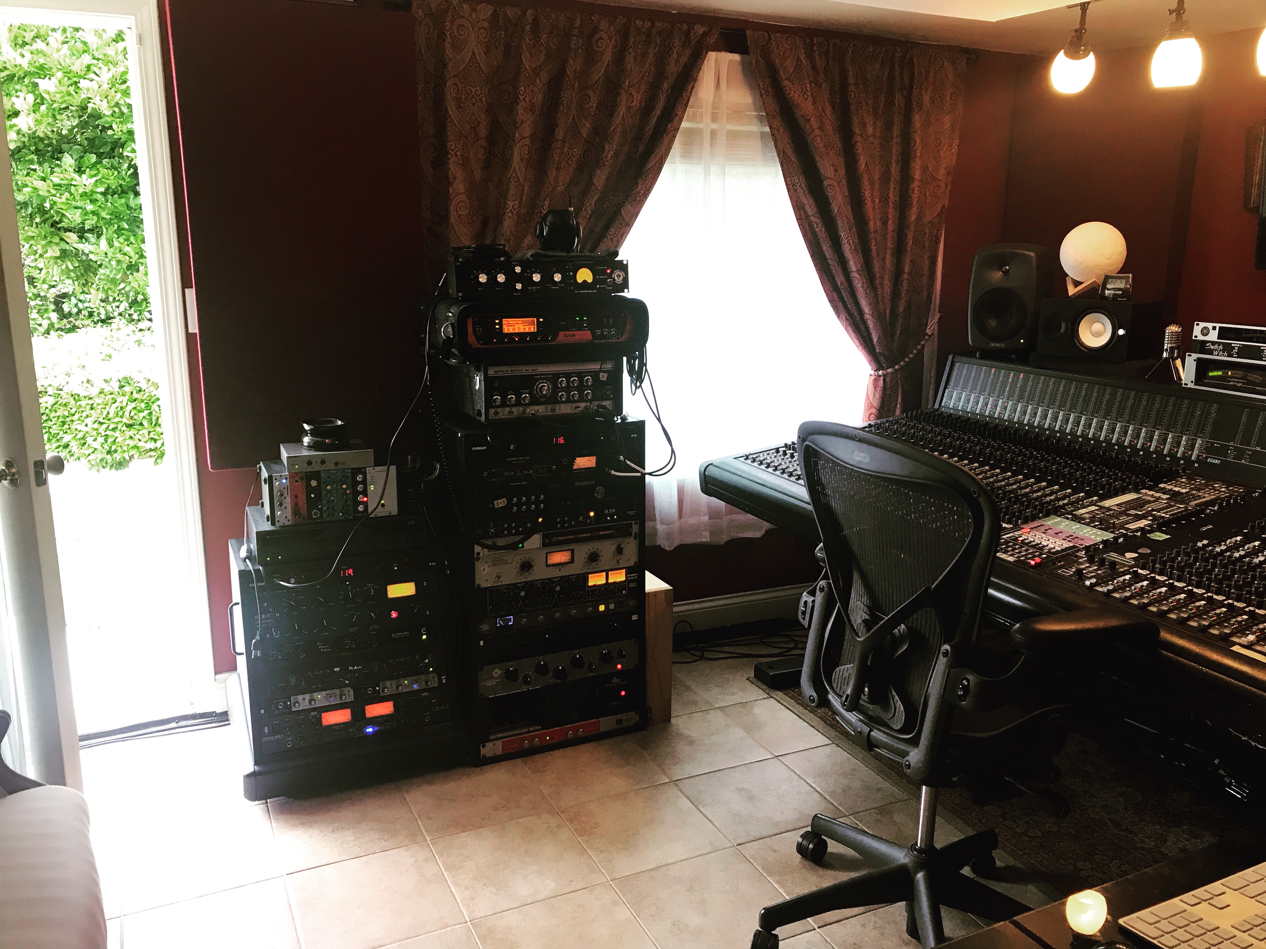 An outboard rack and console